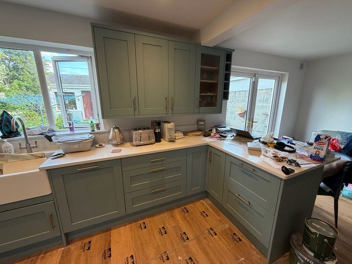 Carpenter Handyman kitchen fitter Flat pack specialist