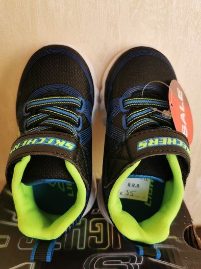 INFANT runners NEW size UK 4