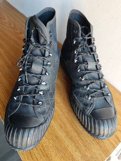 Converse unisex trainers