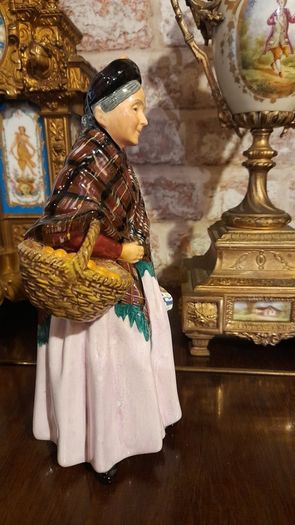 Royal Doulton figurine "The Orange lady "