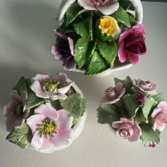 Trip of porcelain posies