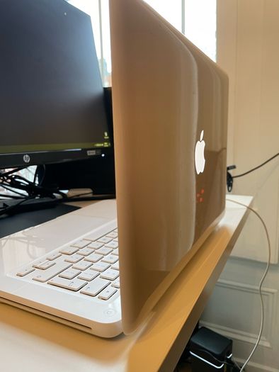 Apple Macbook (13-inch, Mid-2010)