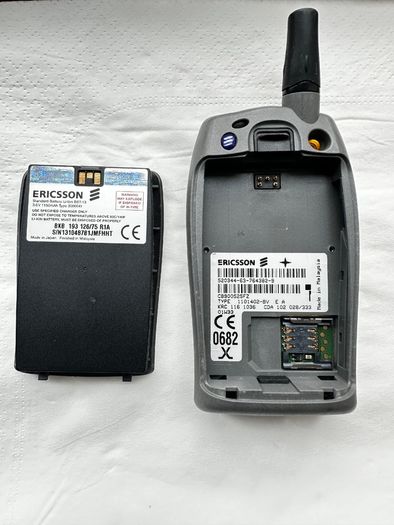 Ericsson T20e vintage mobile phone