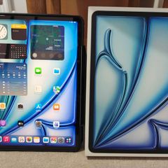 Ipad Air 13" M2 (latest Model) - Mint - 12 Batt Cycles + Spigen