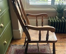 Farmhouse carver vintage