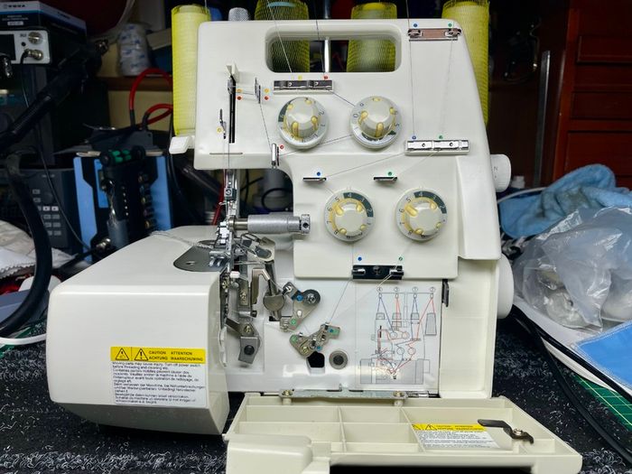 OVERLOCKER Sewing Machine - TOYOTA SL3335 - Just serviced - As new - All accessories included - Japanese quality made