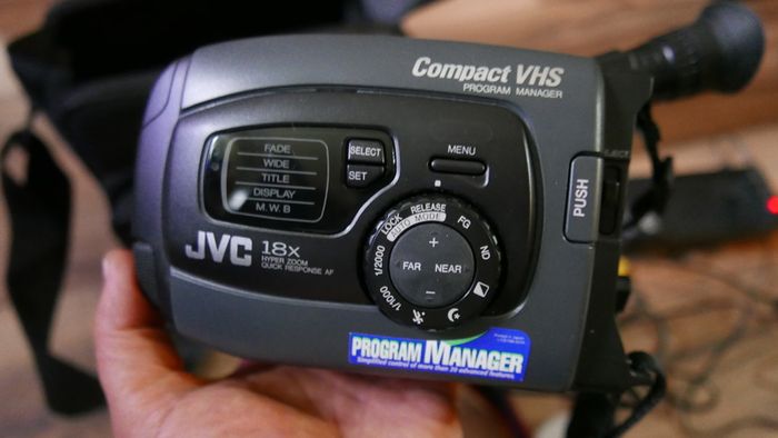 JVC GR-AX337E Compact VHS Camcorder + Carry Bag & Charger (the battery doesn't hold a charge - it works perfectly on the charger)