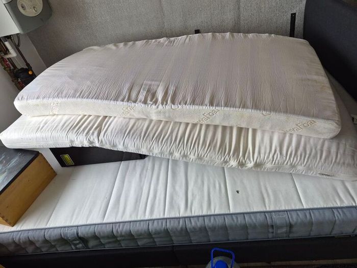 Toddler mattres+ small single barely used