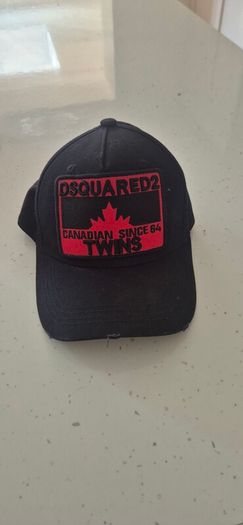 D Squared caps. 15 euro each or 25 for the pair. Bought in London last year. Never worn. Gave 25 euro each.