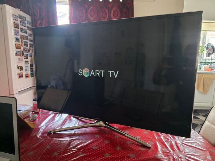 Samsung 40" smart tv (please read add)