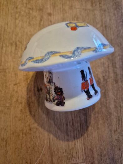 queens china child's money box