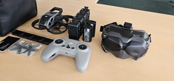 2x DJI Avata + DJI Goggles v2 + FPV controller + extras