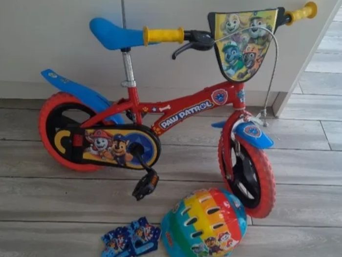 Paw patrol 12inch bike with stabilisers helmet and gloves