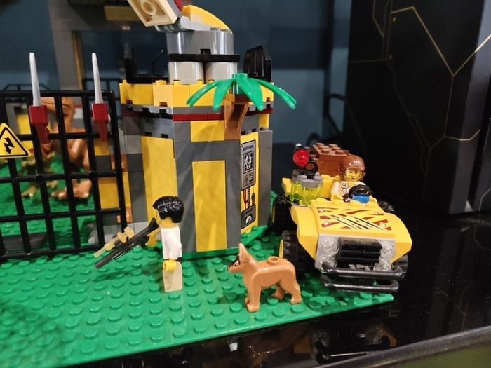 Lego Dino Defense HQ 5887