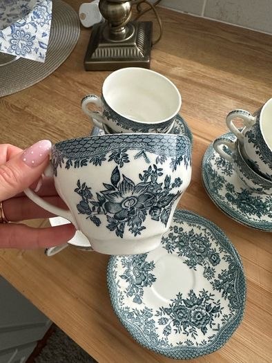 Vintage cup set