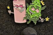 Buds ! , pin back badge.