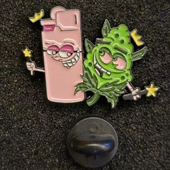 Buds ! , pin back badge.