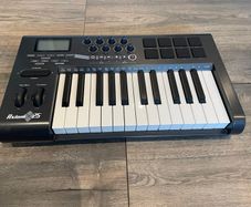 Axiom 25 MIDI Keyboard