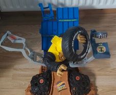 Hot Wheels Mega Wrex Vs Crushzilla Takedown