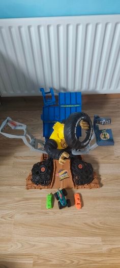 Hot Wheels Mega Wrex Vs Crushzilla Takedown
