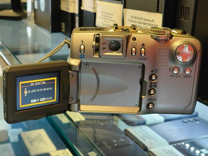 Canon PowerShot G2 4.0 Mega Pixel 3X Optical Zoom Digital Vintage Camera