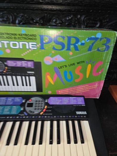 Yamaha Portatone PSR-73 Electronic Keyboard