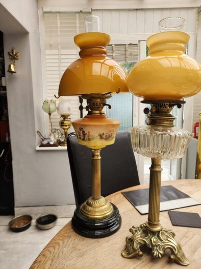 Two fabulous working oil lamps
