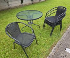 4 x Comfortable Outdoor Chairs + Glass Top Table