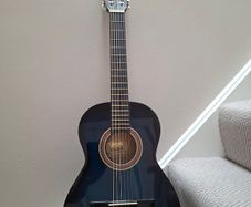 Kids 3/4 sized guitar