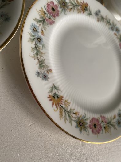 Royal Albert Belinda 18 piece tea  set