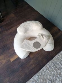 Baby floor seat