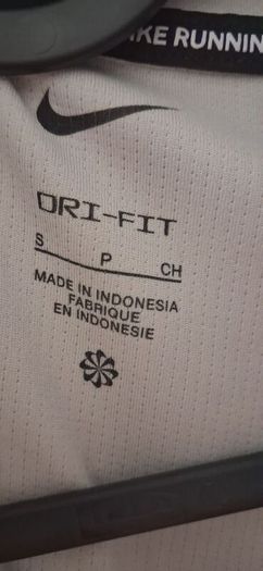 Nike top size small