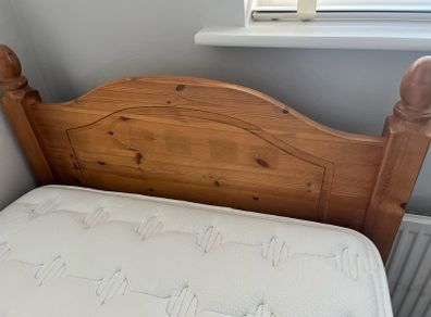 Single guest bed. Pristine condition. Can be 2 single beds or make a large double bed.