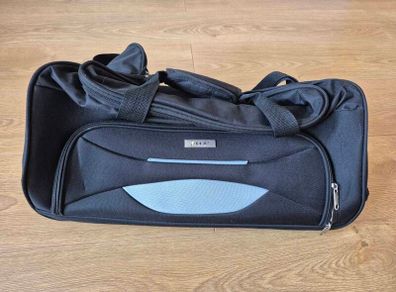travel bag with wheels
