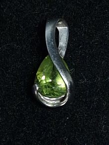 9K Gold Peridot Pendant