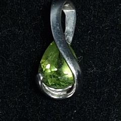 9K Gold Peridot Pendant