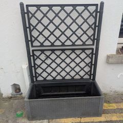 Large Planter with Trellis