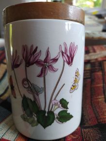 Portmeirion jar with lid/1972