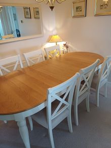 Complete extendable dining table set including 6 chairs