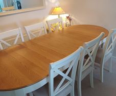 Complete extendable dining table set including 6 chairs
