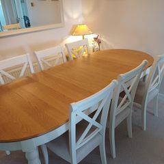 Complete extendable dining table set including 6 chairs