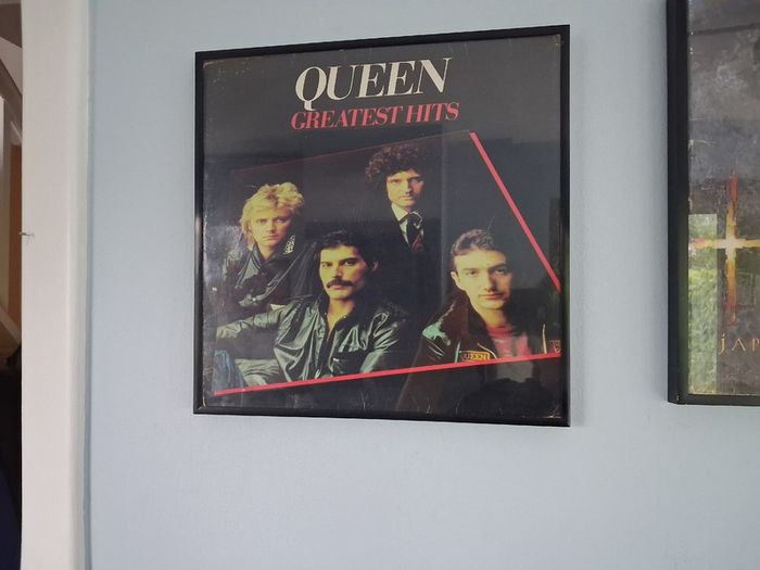 Queen FRAMED ALBUM - Greatest Hits - 1981 - framed album cover