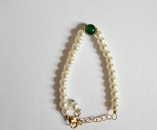Brand New Pearl-Style Bracelet