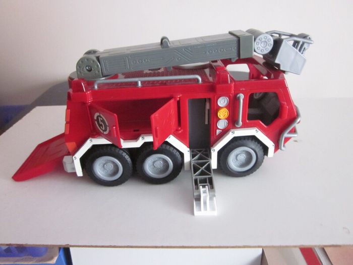 Fisher Price Fire Station,Brigade and Figures