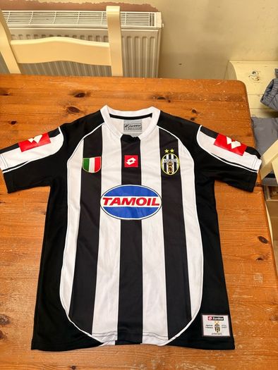 Lotto Juventus 03/04 Home kit