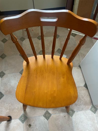 Dining table and 4 chairs. Very good condition