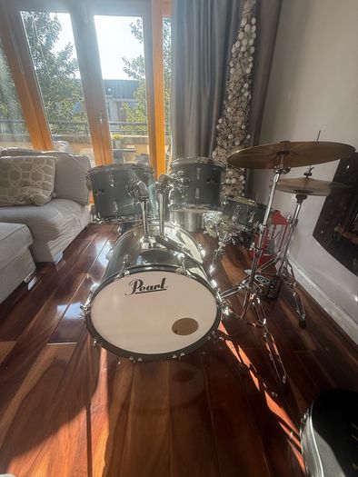 Pearl Drum Kit