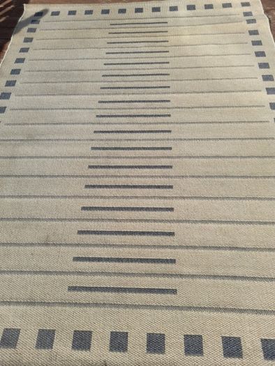 100% pure wool 2.2m x 1.7 rug