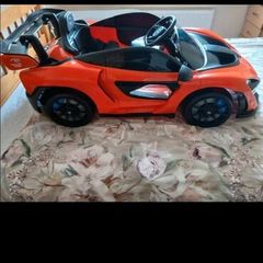 Electric Toy Ride on Car. Remote included