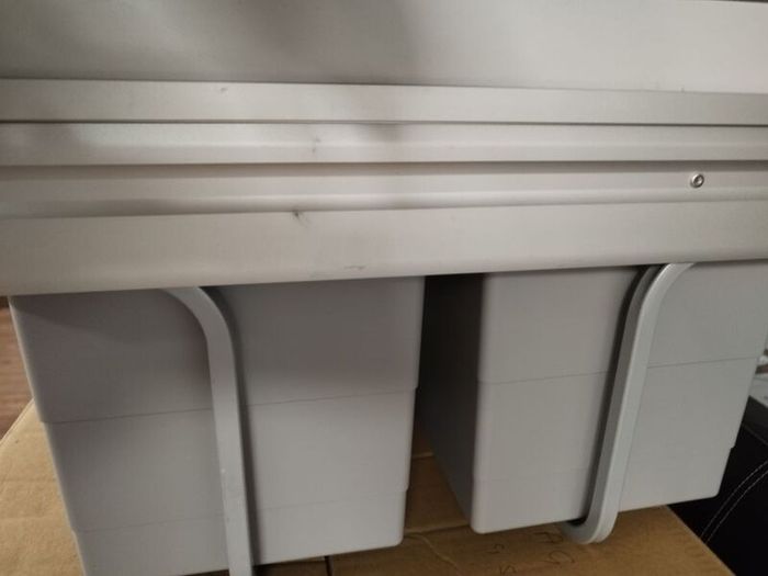 Space saving bin X2 18L